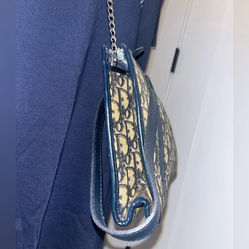 This is a vintage Christian Dior clutch/pouch signature navy Oblique monogram - Picture 3 of 14